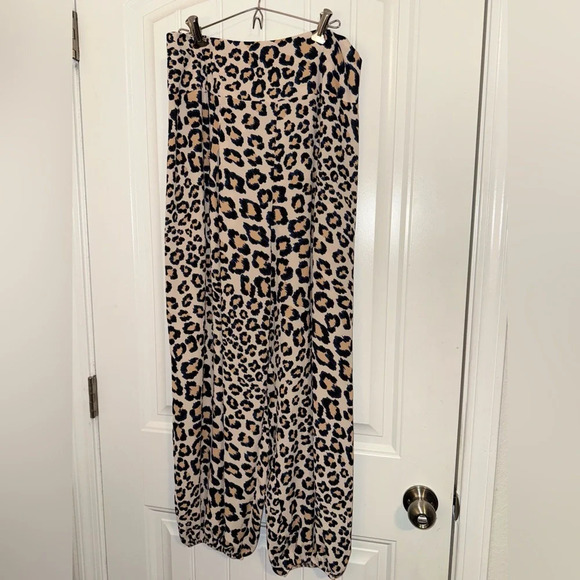 Victoria's Secret Wide Leg Tan and Black Jumpsuit - Picture 2 of 12